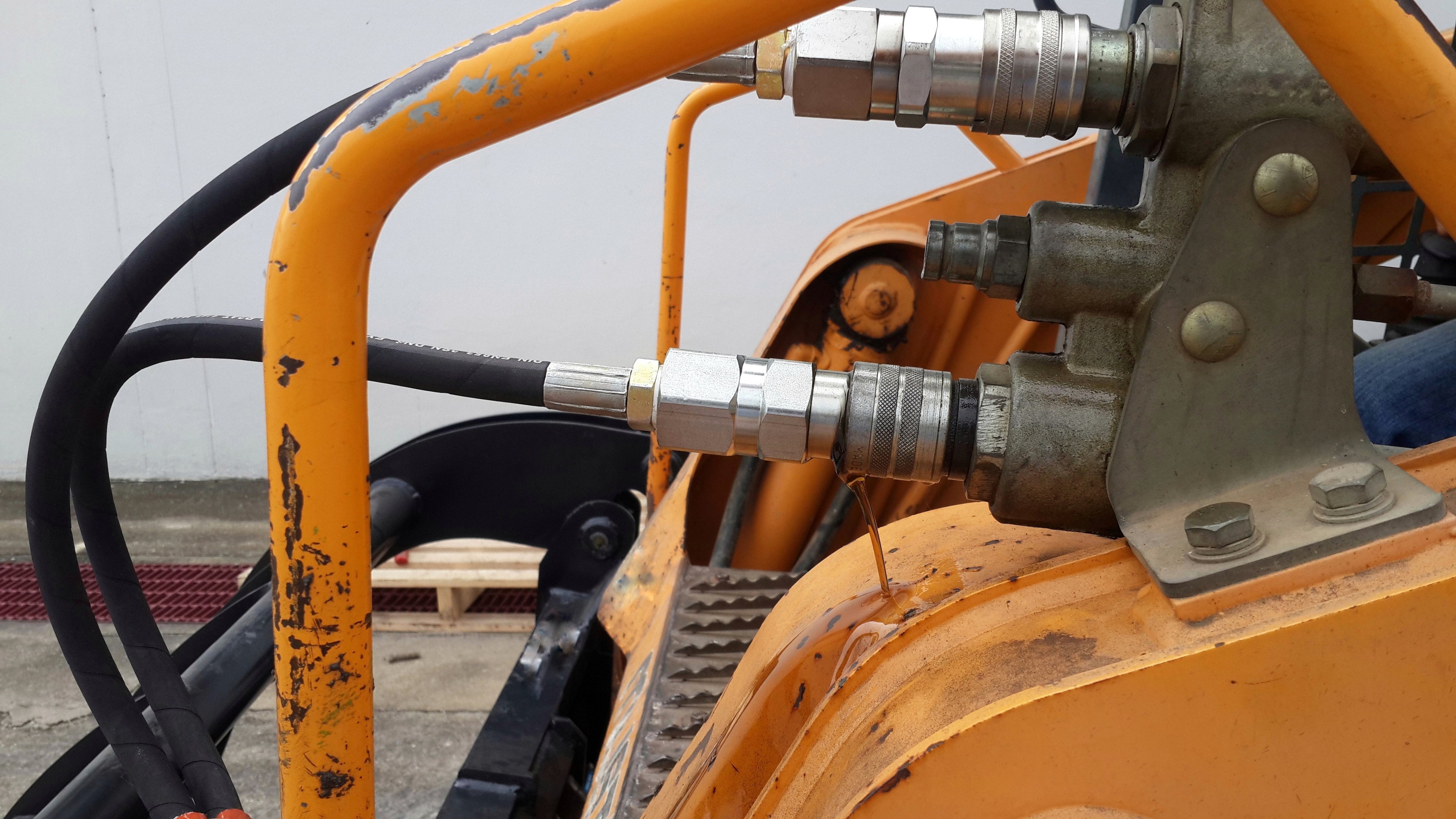 Image of hydraulic couplings in use